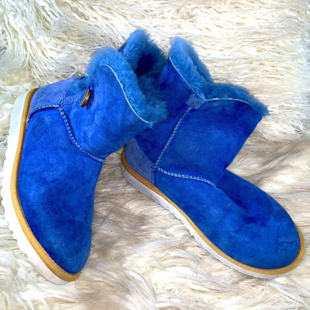 UGG Bailey Button Short Boot